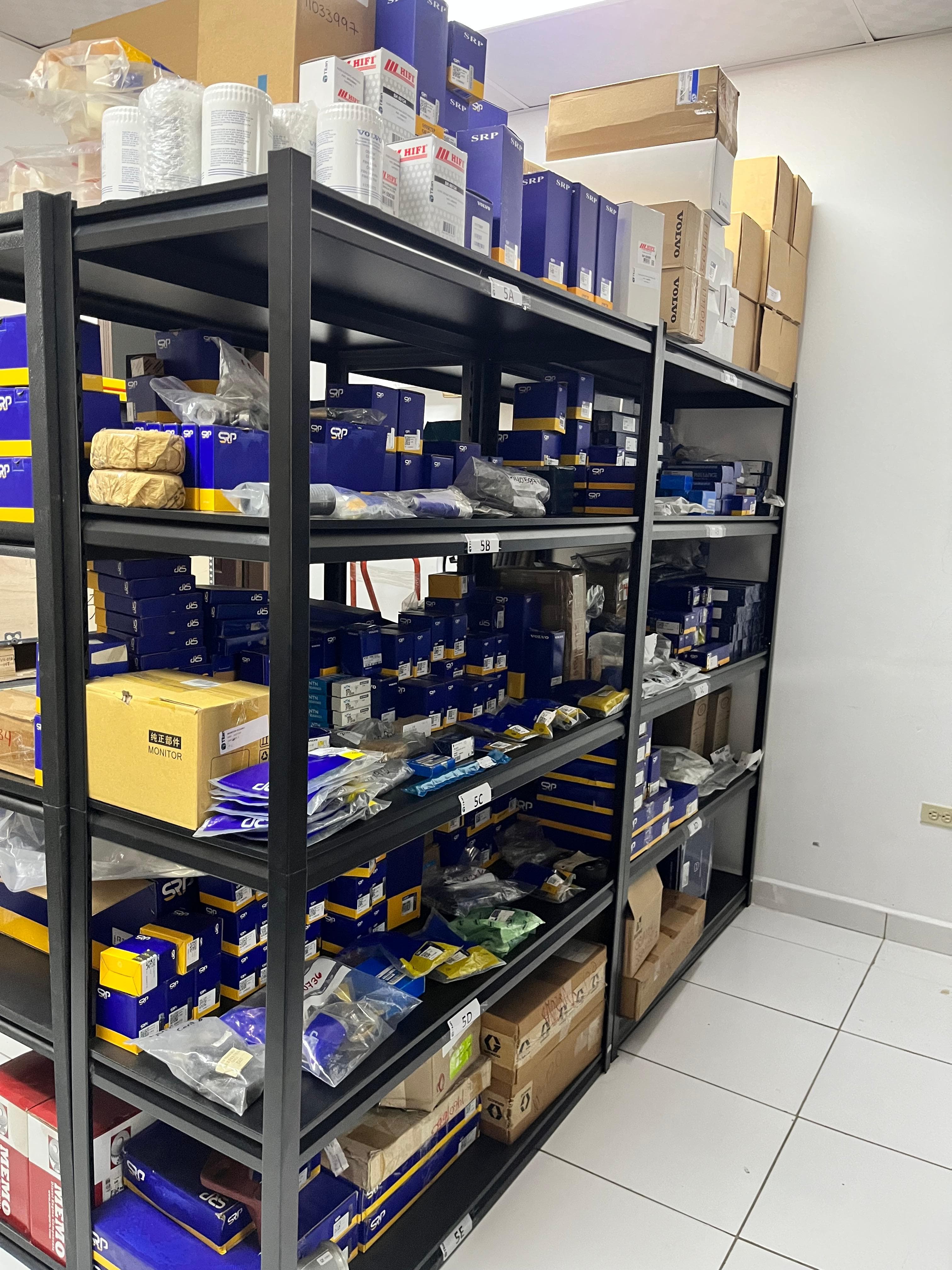 Racks y operación de almacén
